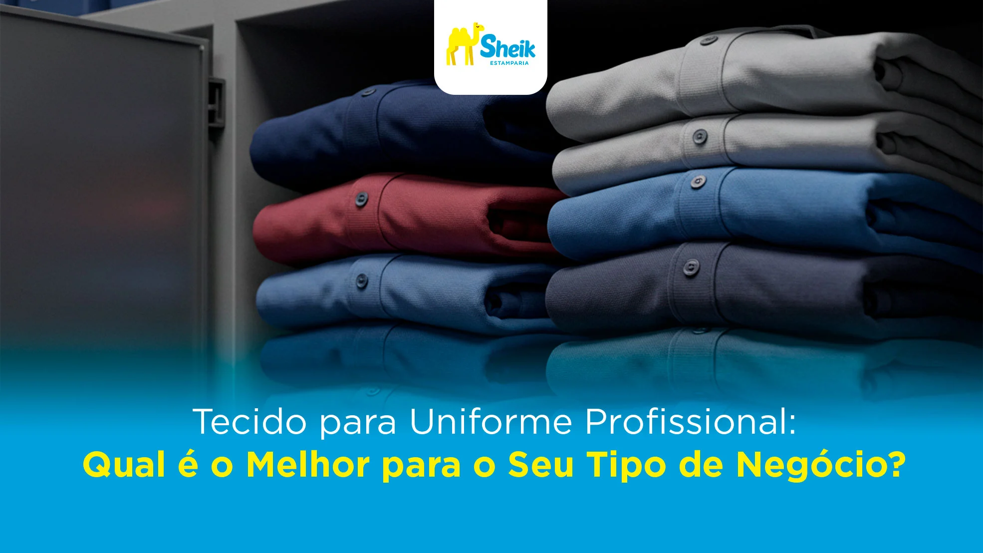 Uniformes profissionais dobrados em um armário.